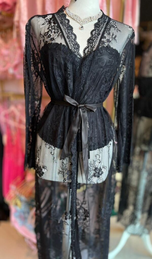 Bata Encaje Larga Negra