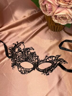 Antifaz negro modelo 3