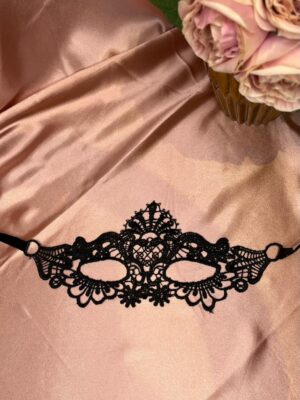 Antifaz negro modelo 4