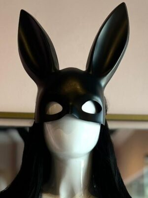Mascara de conejo negra