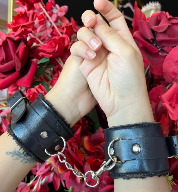 Juego de esposas negro