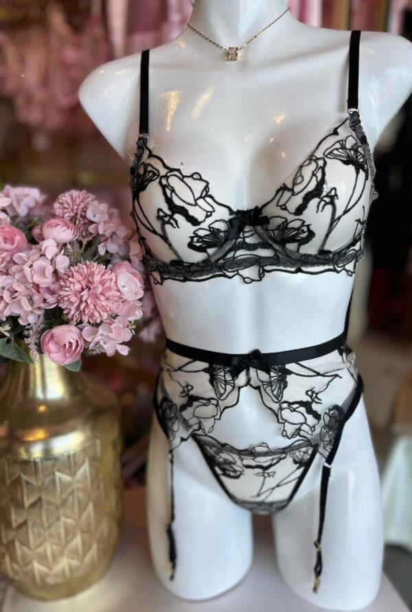 Flores Nude